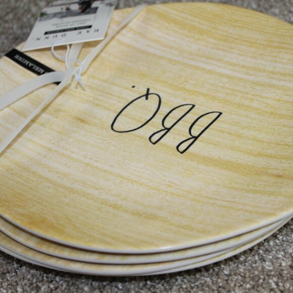 Rae Dunn BBQ Wood Grain Look Set of 4 10.5" Melamine Dinner Plates Barbecue NWT - Picture 5 of 7
